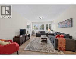 Living room - 376 Silverbirch Boulevard, Mount Hope, ON L0R1W0 Photo 9