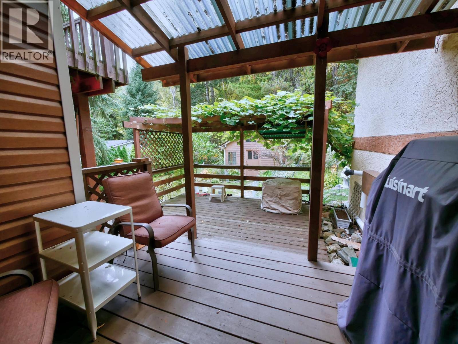 930 CHINA CREEK Road, Genelle