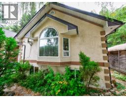 Library - 930 China Creek Road, Genelle, BC V0G1G0 Photo 11