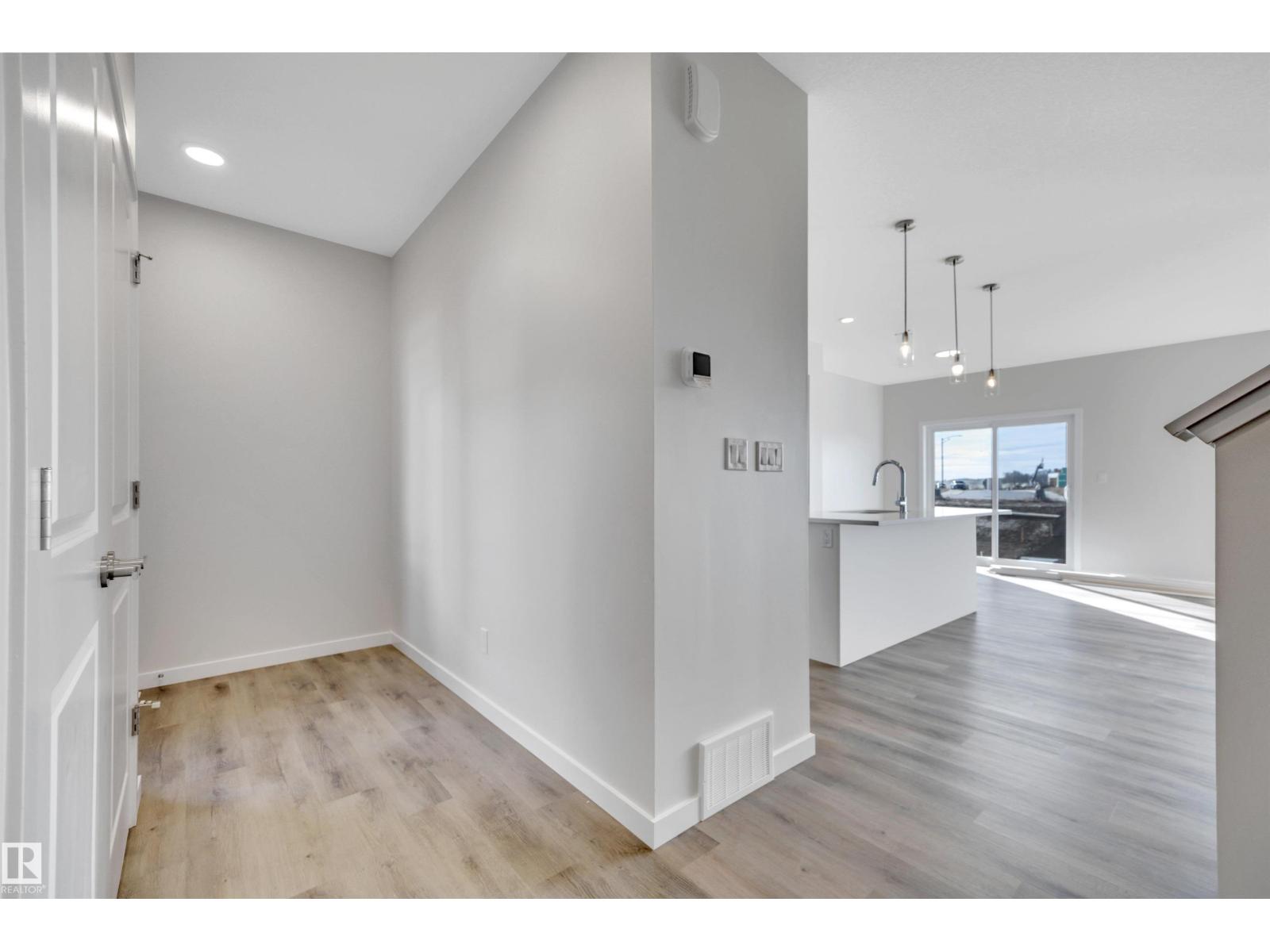 5439 Hawthorn RU SW - 7
