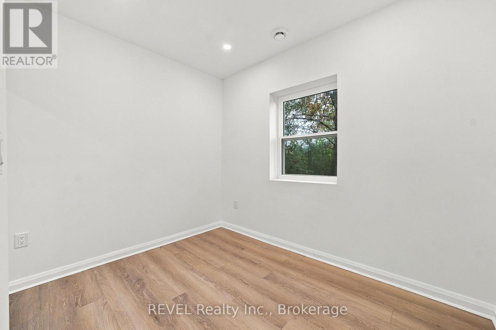 533a Carlton Street — photo 15