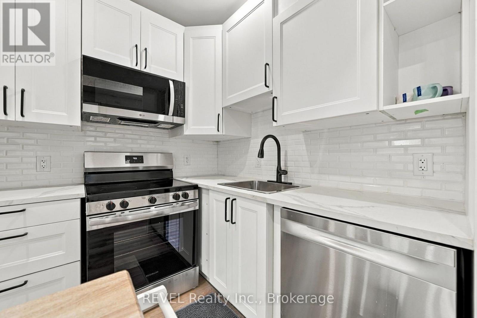 533a Carlton Street — photo 17