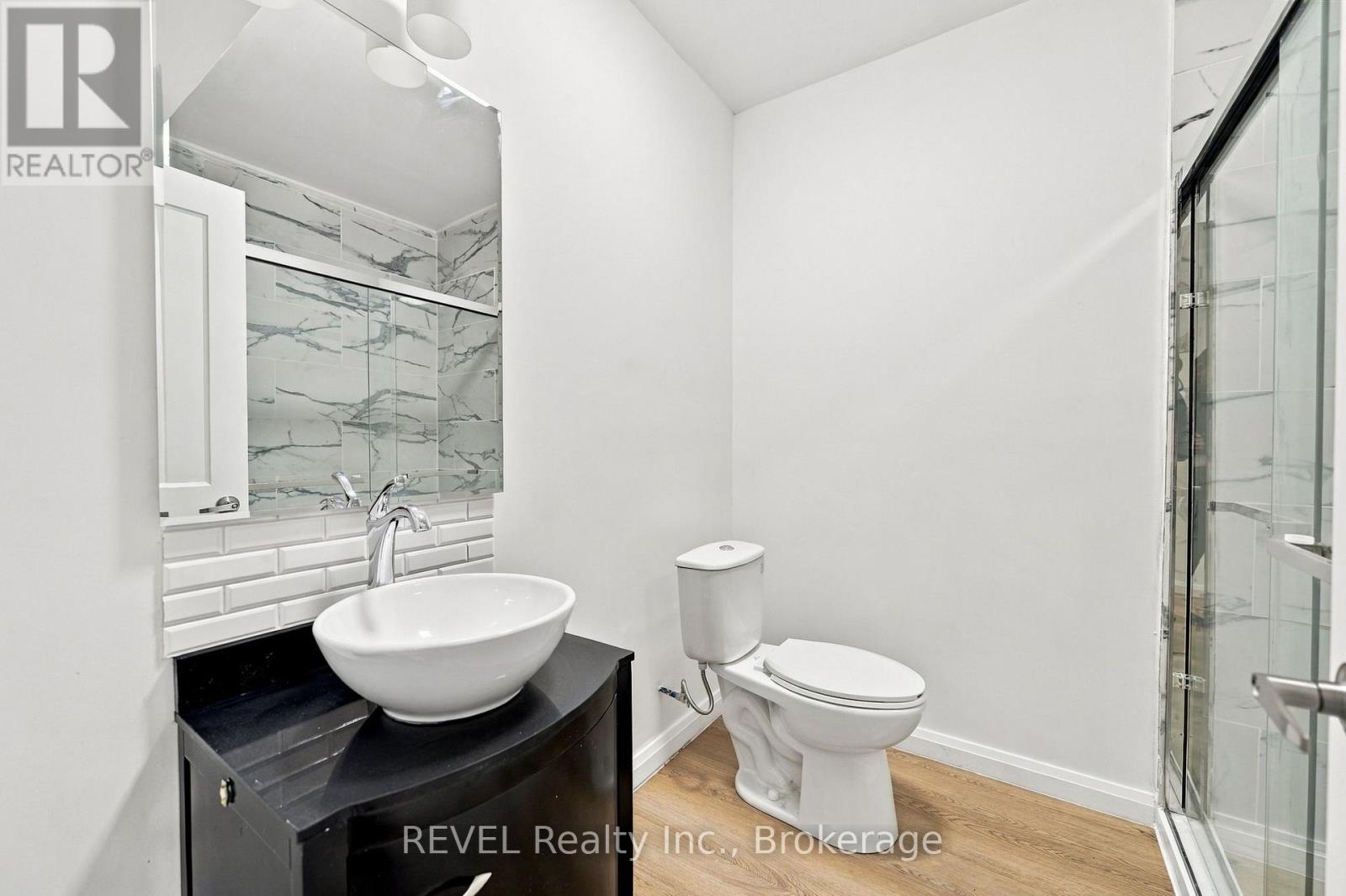 533a Carlton Street — photo 23