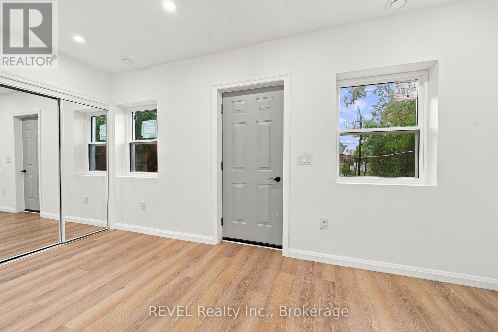 533a Carlton Street — photo 4
