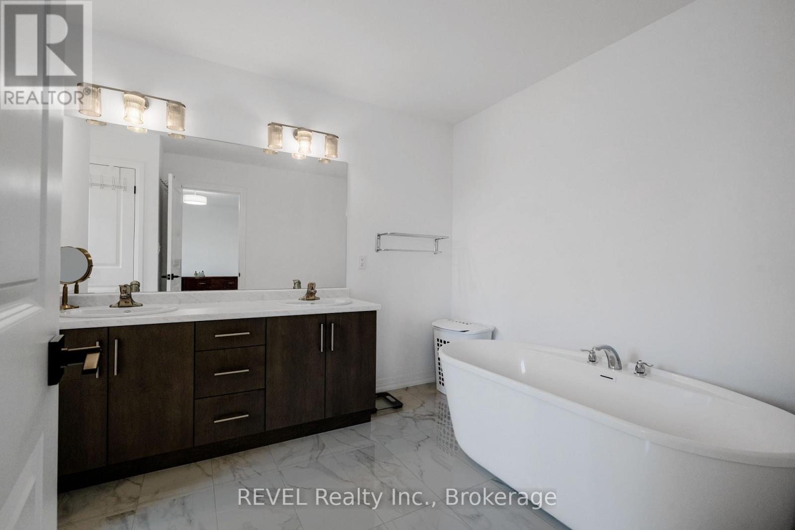 12 WESTCOTT ROAD - Image 27