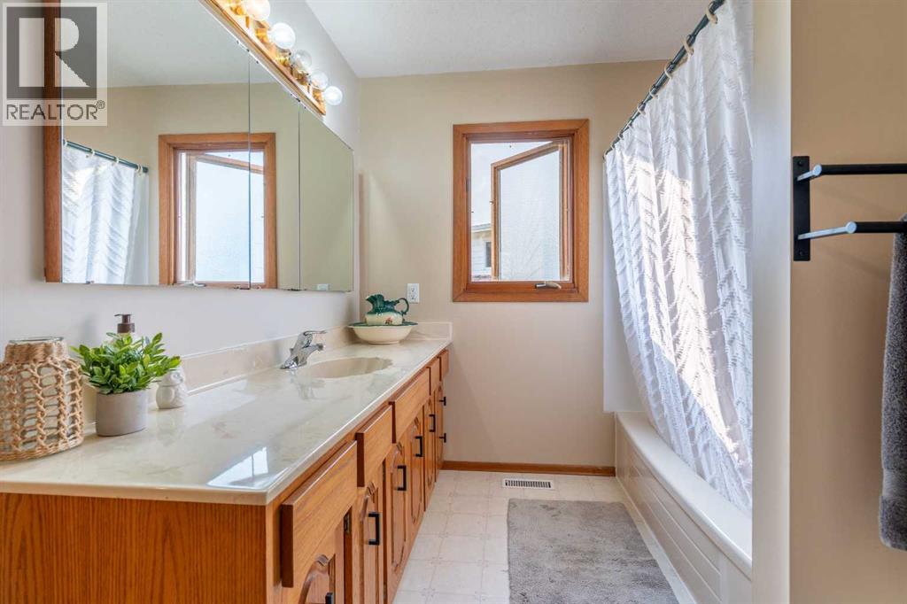 5825 52 Street - 21