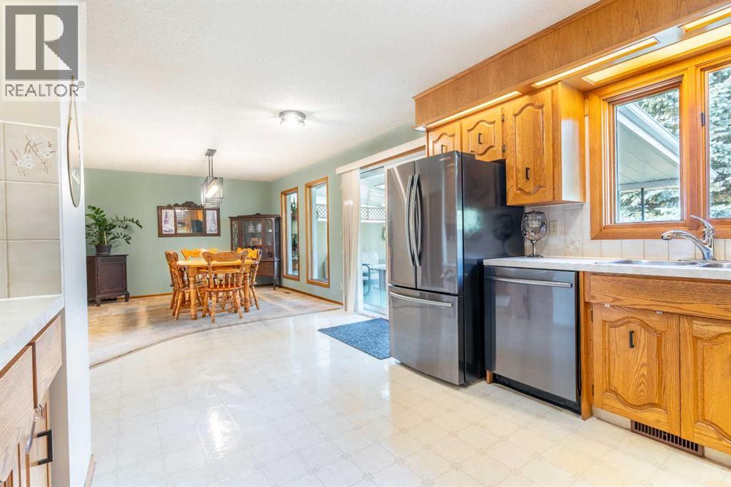 5825 52 Street - 7
