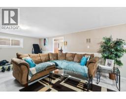 Living room - 958 Stockwell Avenue, Kelowna, BC V1Y6W2 Photo 7