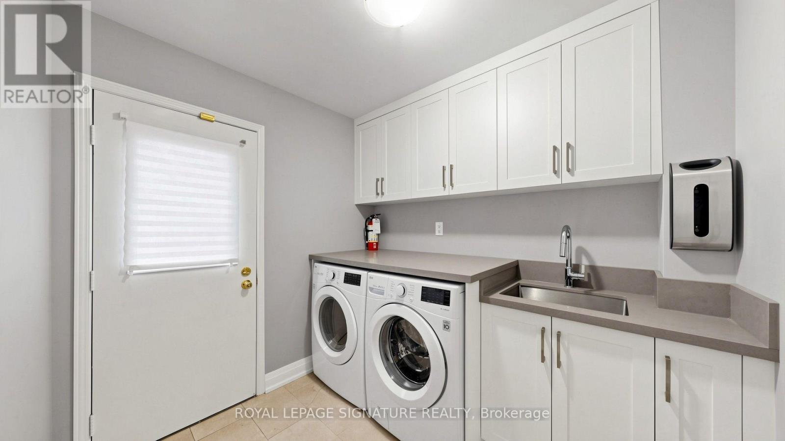 Photo 38 of 62 Emeline Crescent, Markham (Markham Village)