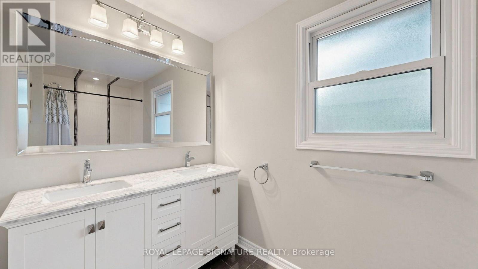 Photo 27 of 62 Emeline Crescent, Markham (Markham Village)