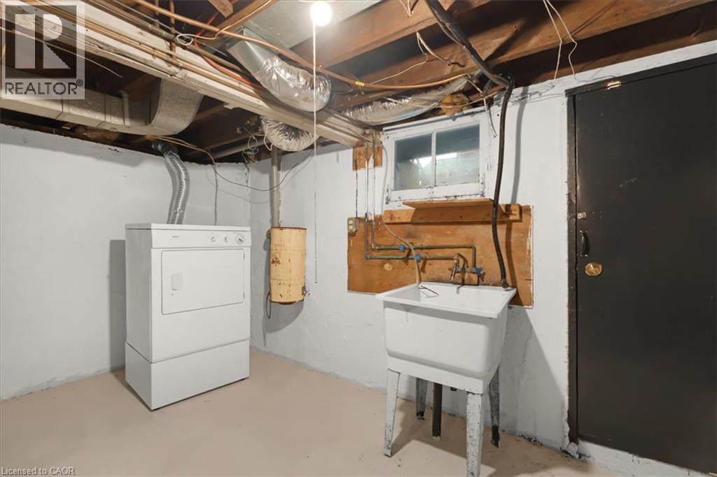 109 Macaulay Street East — photo 19