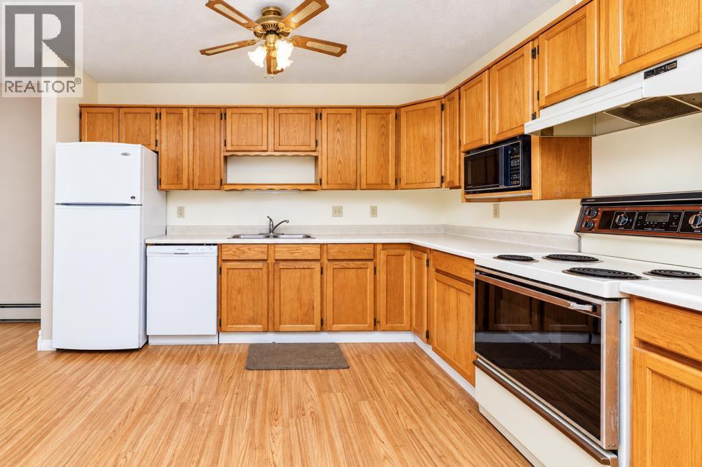 4, 4240 46A Ave Crescent, photo 9 of 35