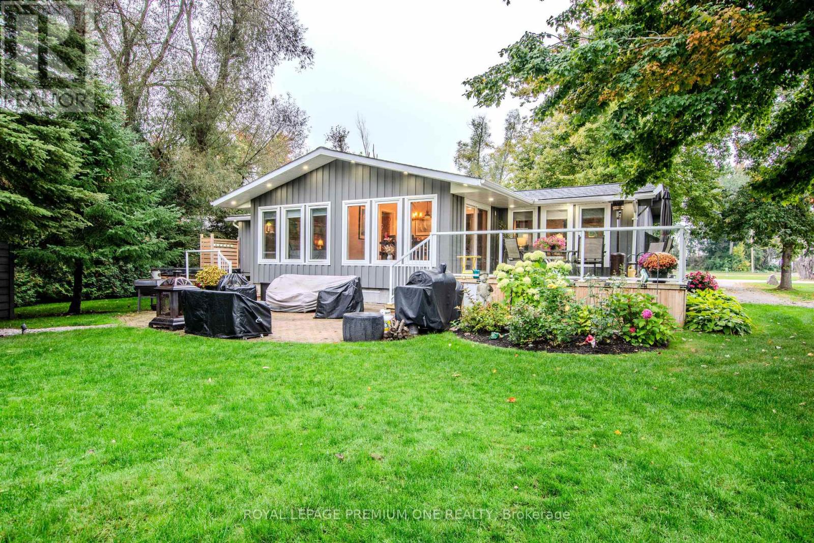 23 Poplar Crescent — photo 42