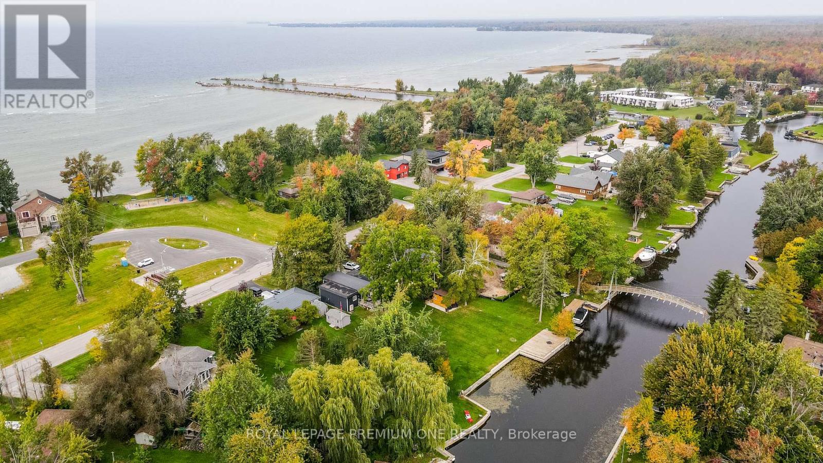 23 Poplar Crescent — photo 48