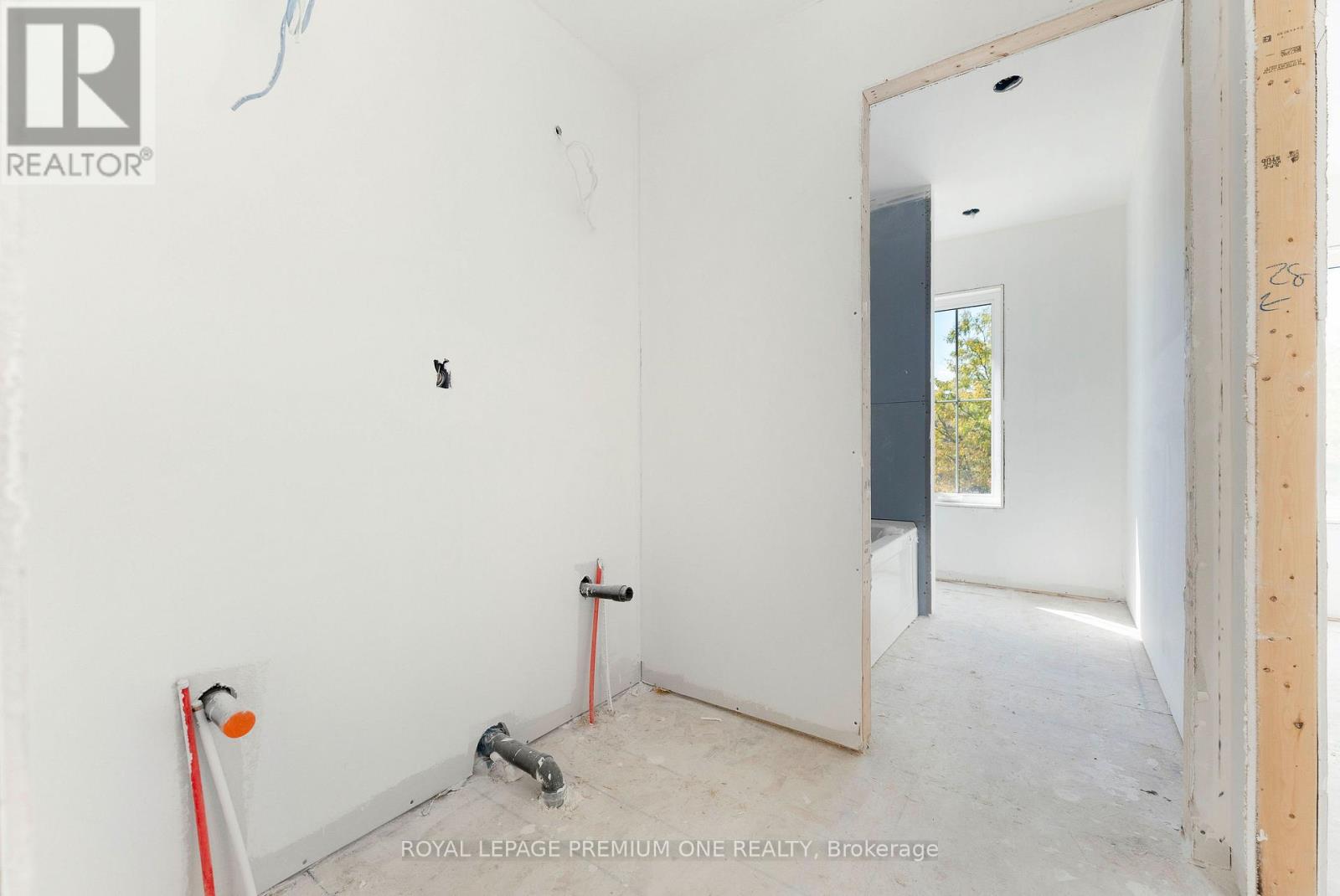 Jack/Jill bathroom