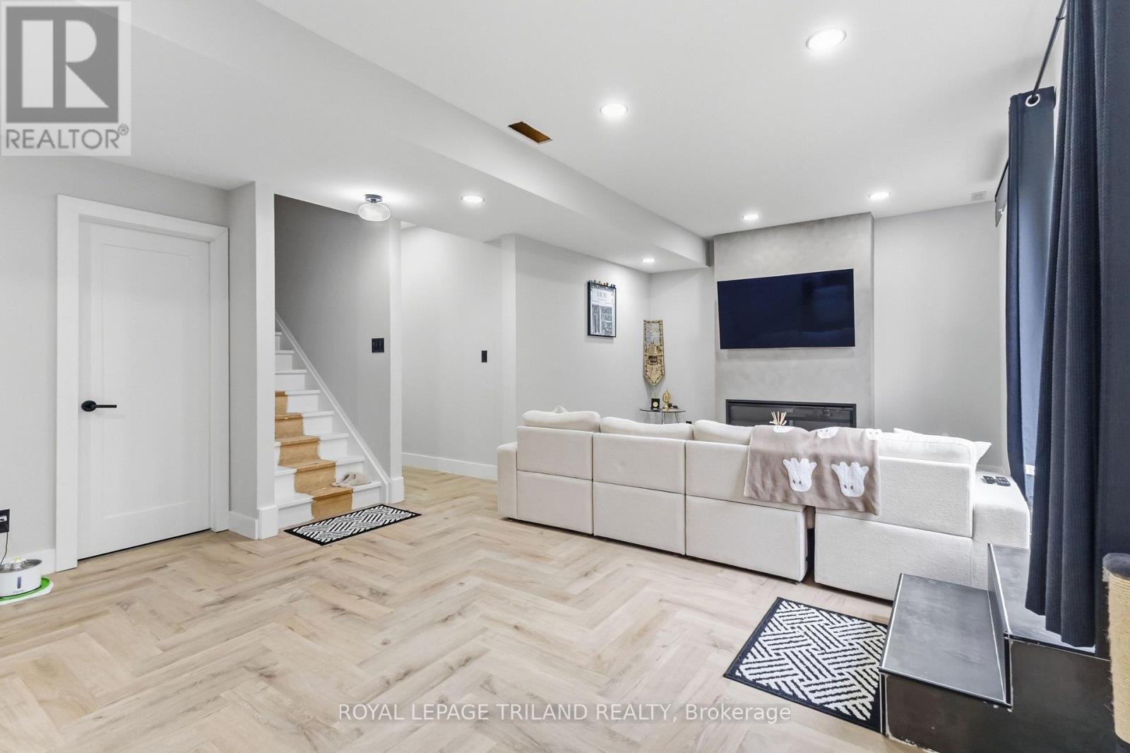 1312 SANDBAR STREET - Image 41
