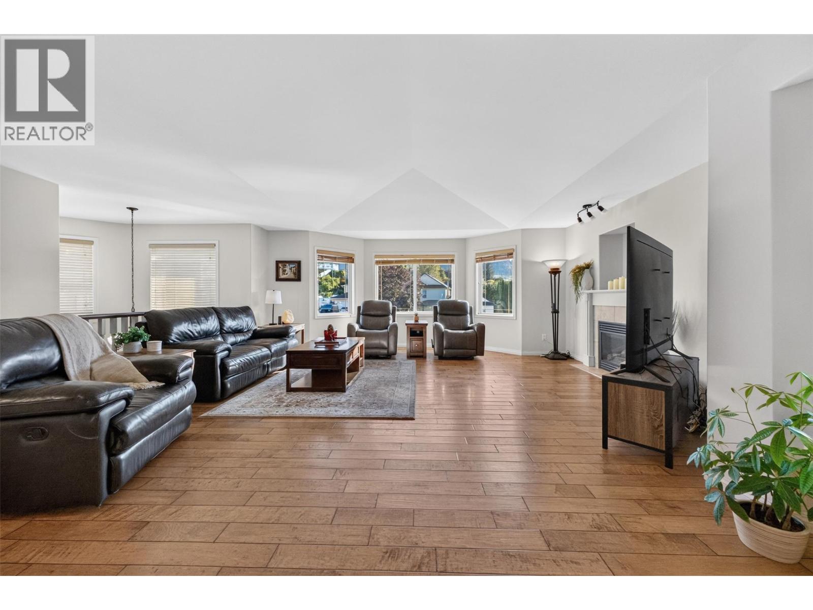 1380 Loseth Drive, Kelowna