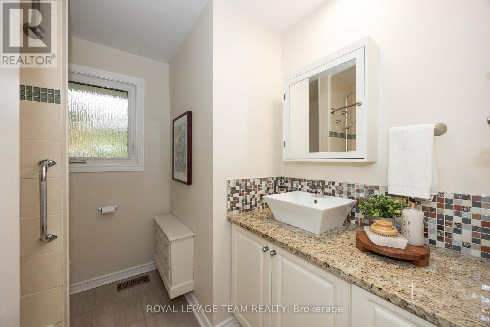 4 piece family bathroom on main level