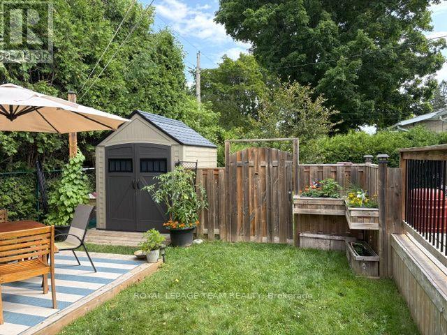 Additional patio for entertaining