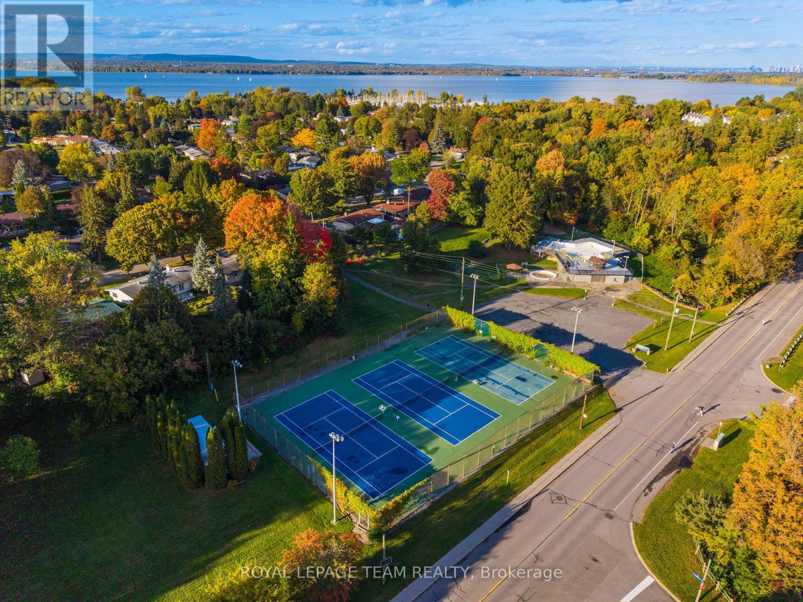 Enjoy access to tennis court, swimming pool & rink