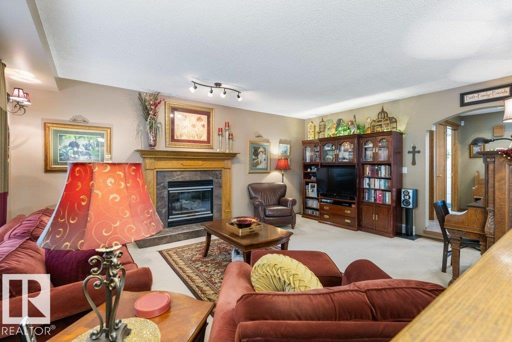 37 HUNTINGTON CR - 18