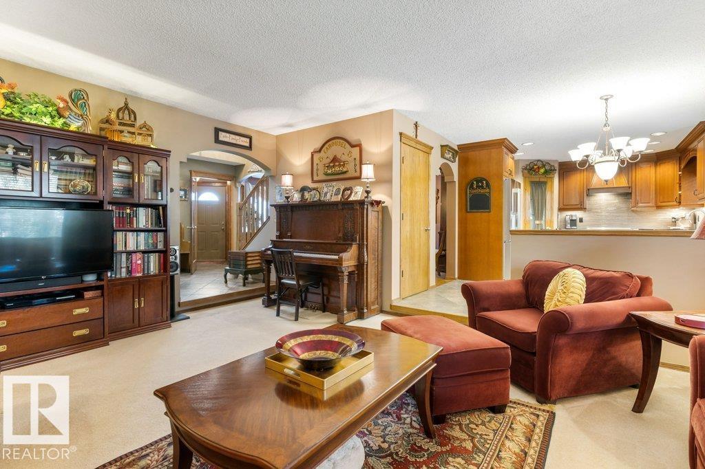 37 HUNTINGTON CR - Image 17
