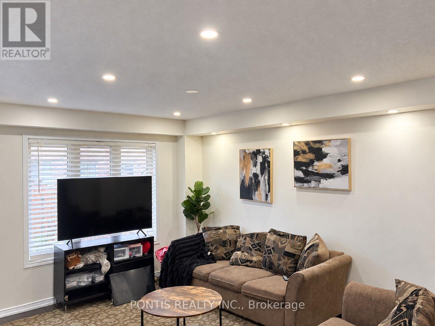 86 MUNRO CIRCLE - 13
