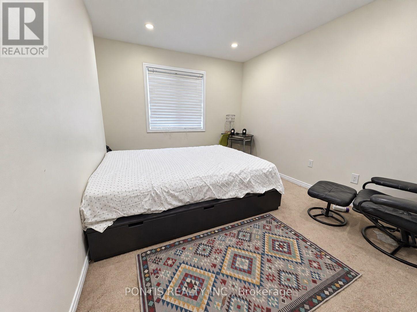 86 MUNRO CIRCLE - 31