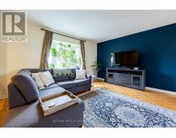Bedroom 2 - 20 Sanderson Crescent, Richmond Hill, ON L4C5L4 Photo 6