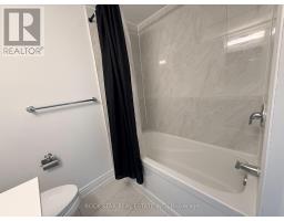 Bathroom - Upper - 15 Hardcastle Court, Brampton, ON L6S2B2 Photo 10