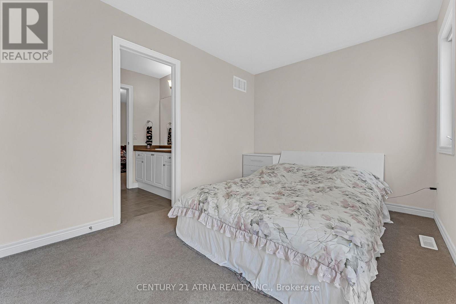 Photo 12 of 468 Kwapis Boulevard, Newmarket (Woodland Hill)