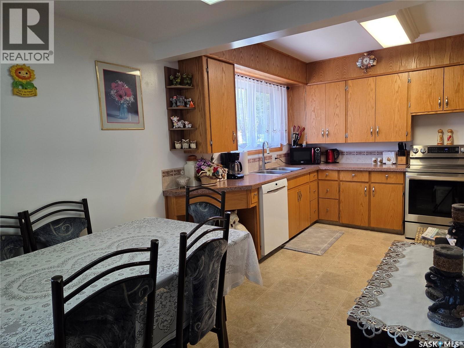 817 Stadacona STREET E, Moose Jaw — photo 12