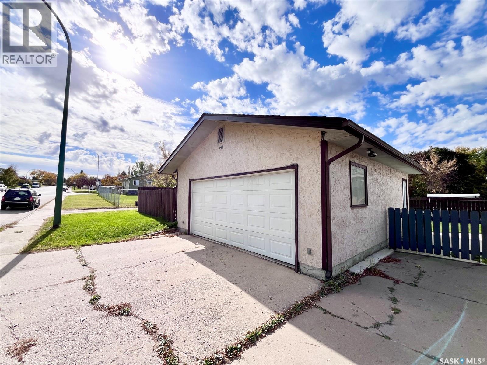99 Bowerman CRESCENT, Prince Albert — photo 2