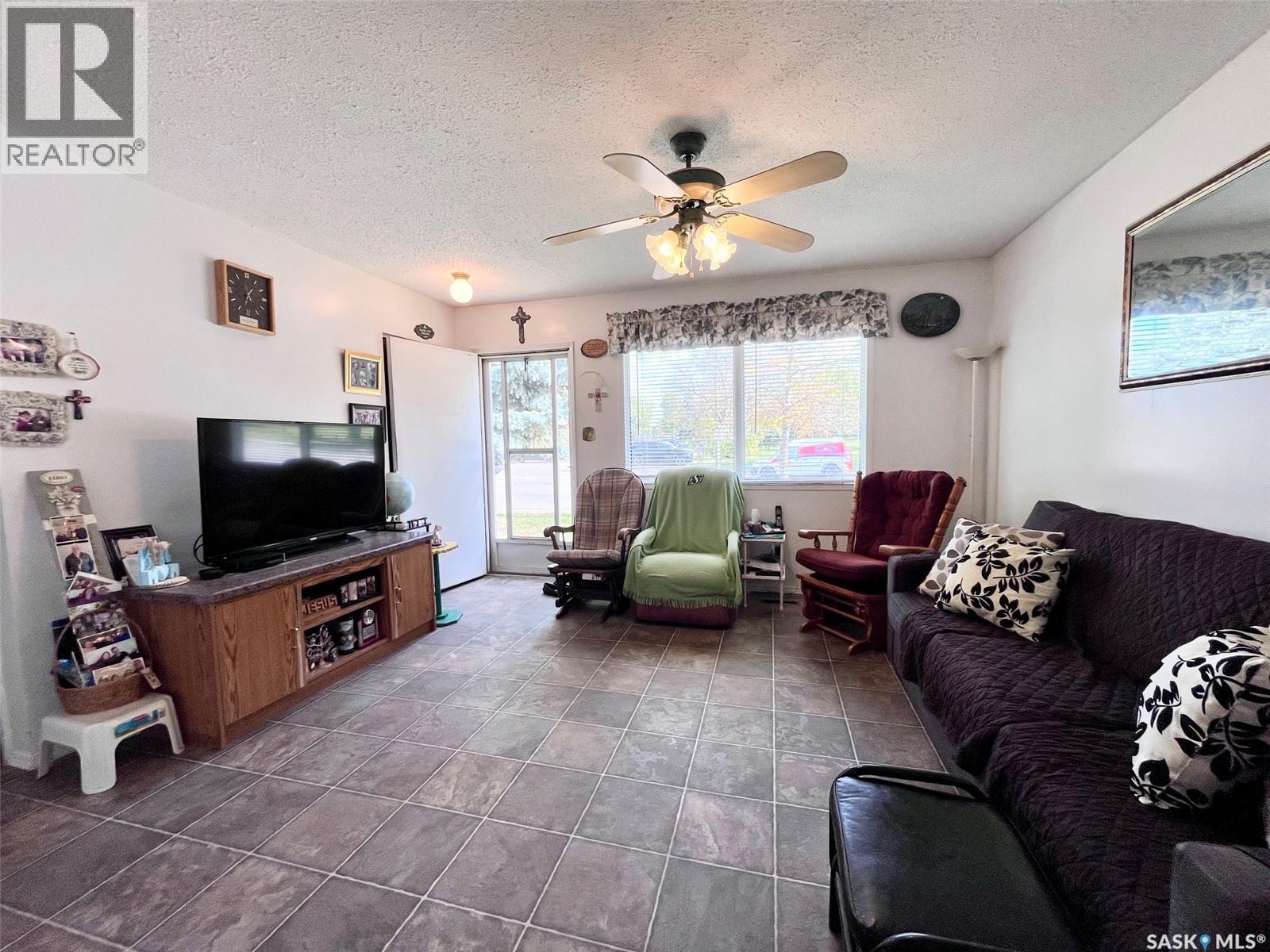 99 Bowerman CRESCENT - 4