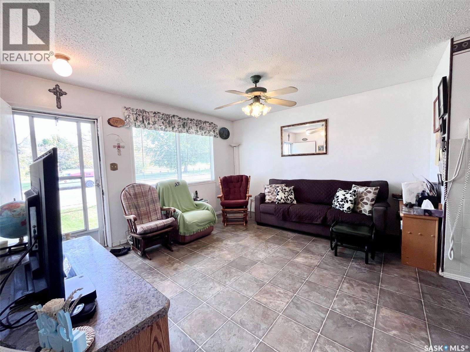 99 Bowerman CRESCENT - 5