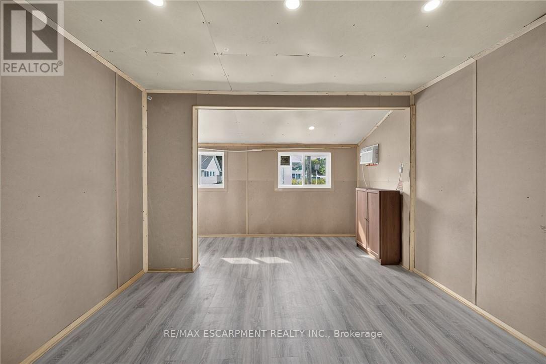 5 WILLOWAY LANE - 23