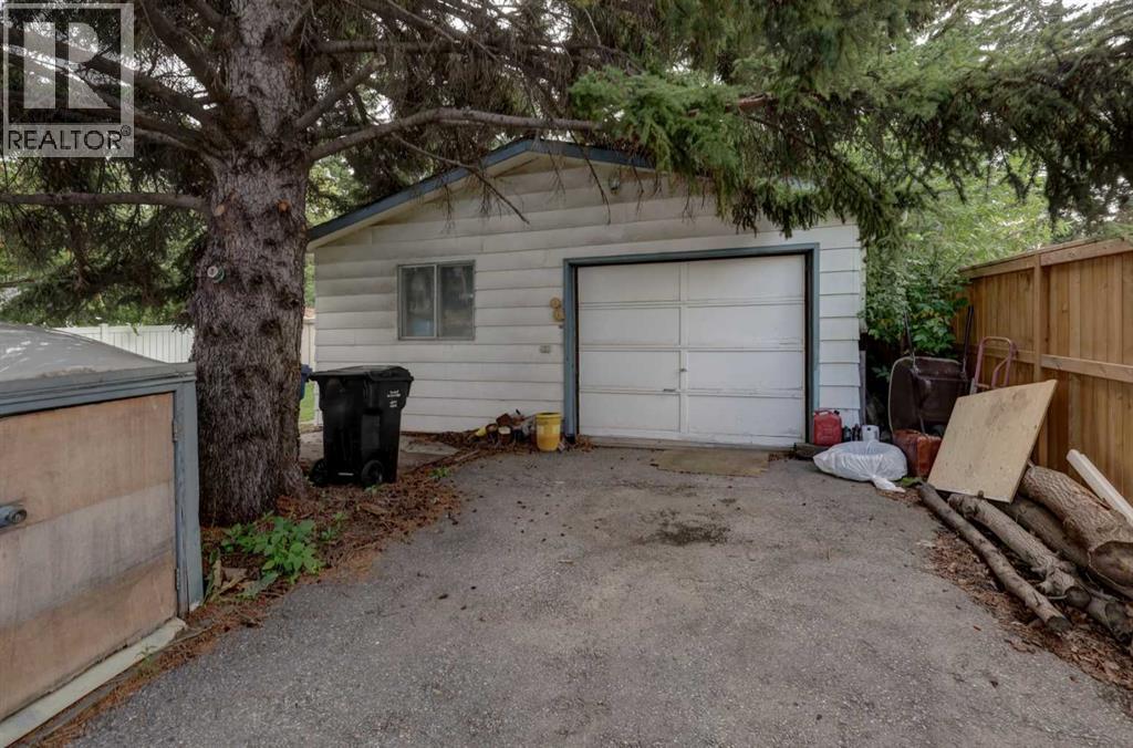 2119 Halifax Crescent NW - 24