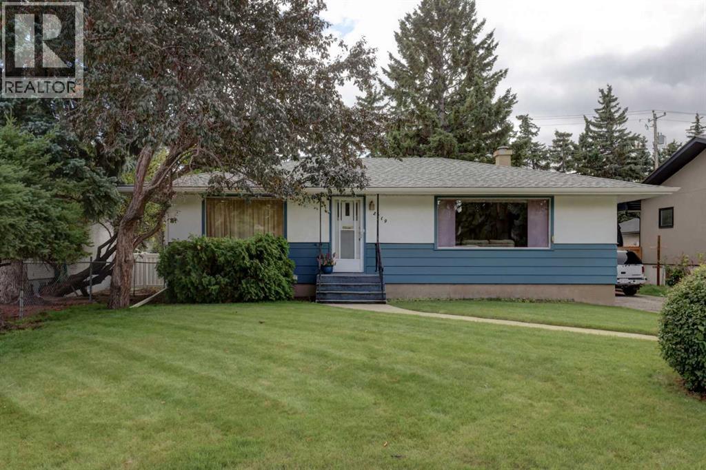 2119 Halifax Crescent NW - 1