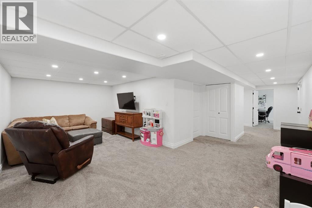 Listing photo – 37 Sherwood Crescent, Red Deer