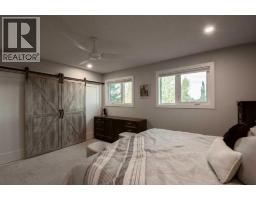 2pc Bathroom - 460 Hawkhill Place Nw, Calgary, AB T3G3H7 Photo 11