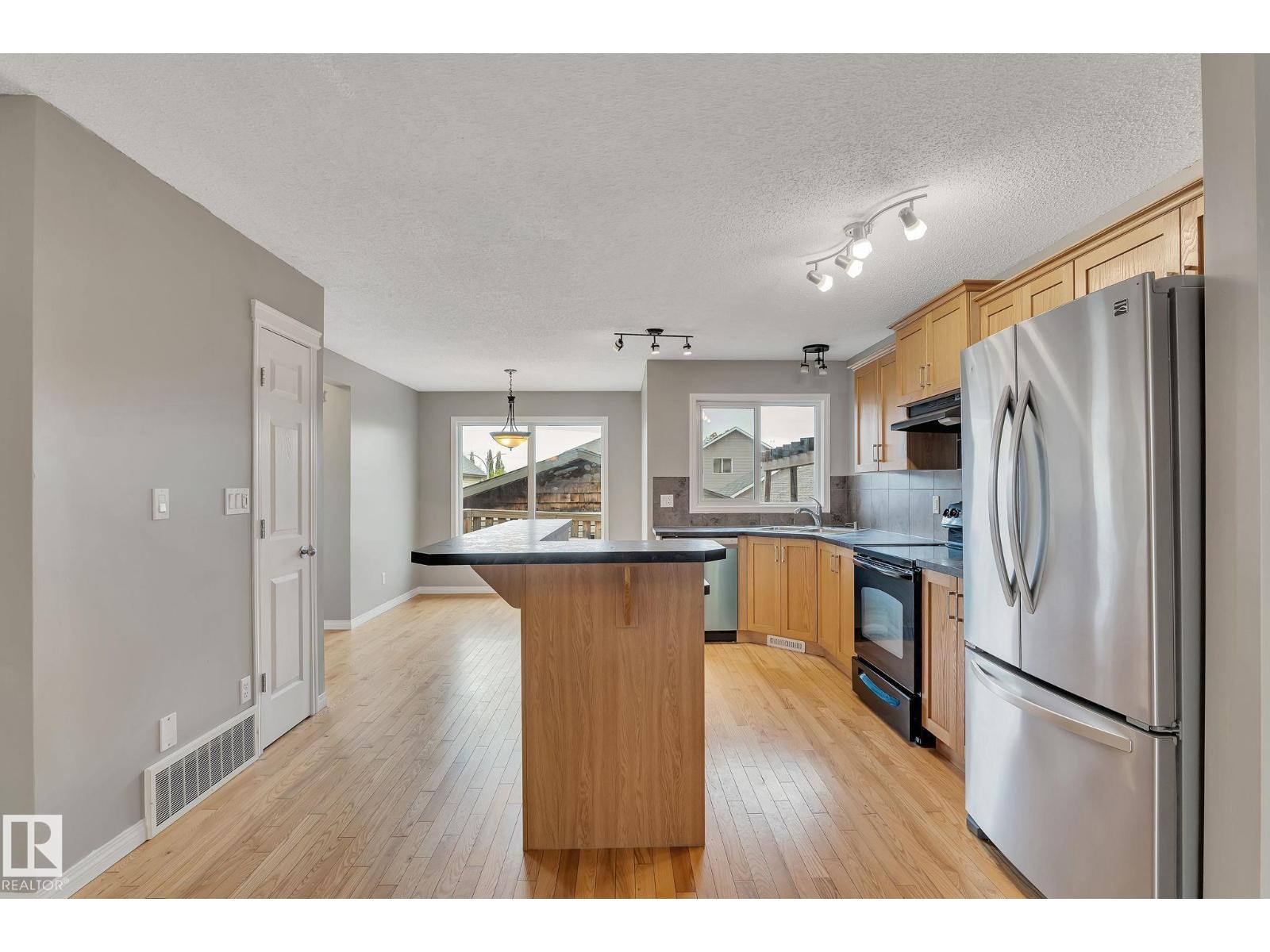 14771 141 ST NW - 5