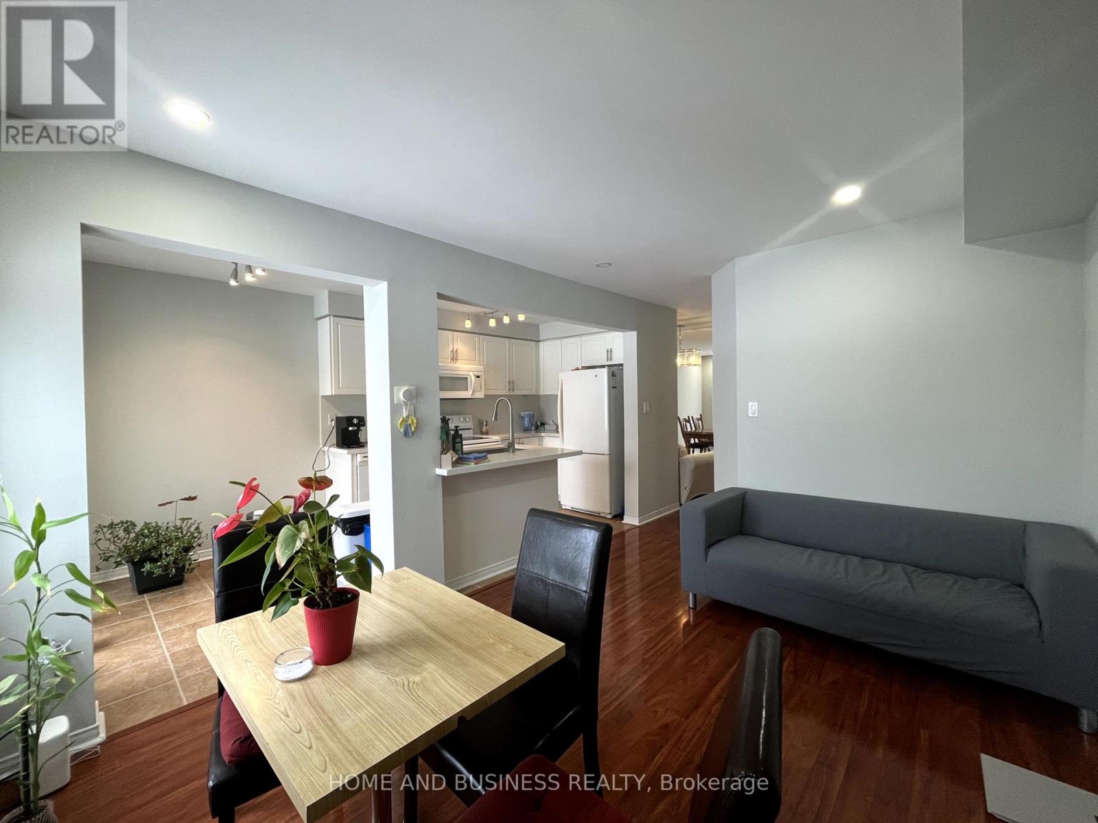 Photo 10 of 23 - 1588 South Parade Court, Mississauga (East Credit)