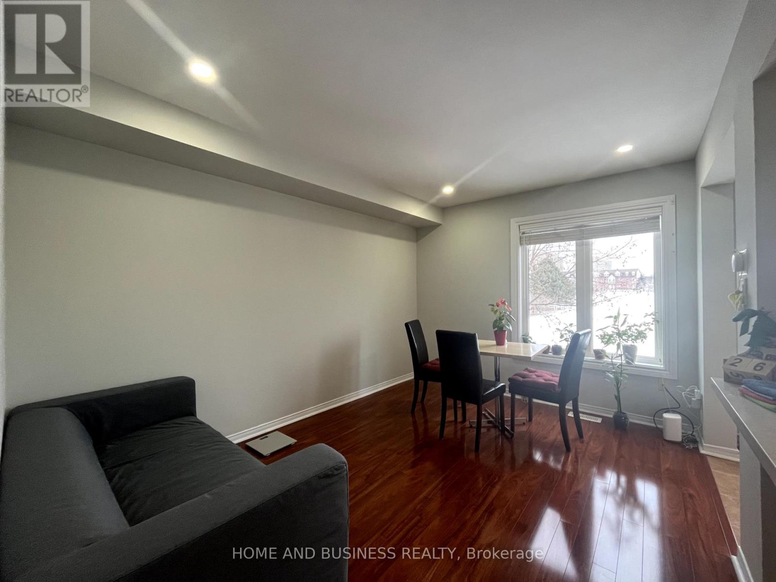 Photo 11 of 23 - 1588 South Parade Court, Mississauga (East Credit)
