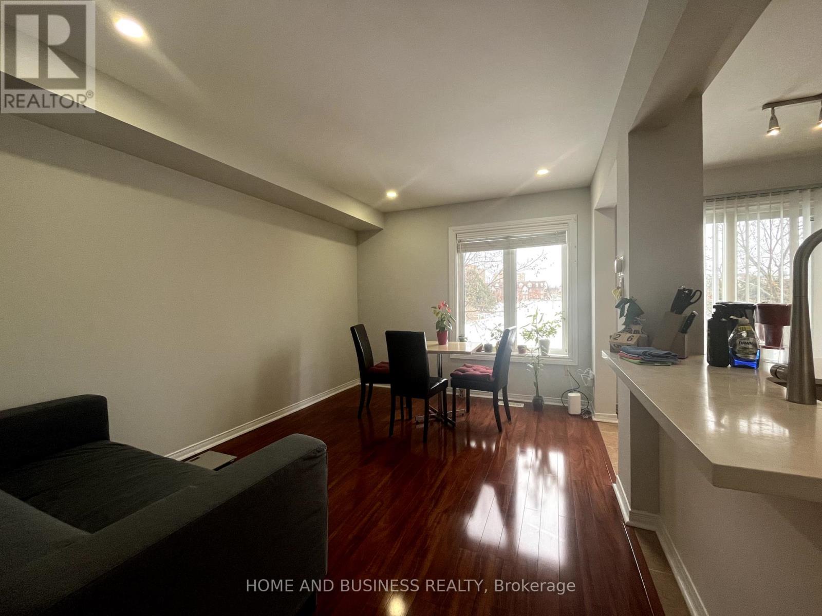 Photo 12 of 23 - 1588 South Parade Court, Mississauga (East Credit)