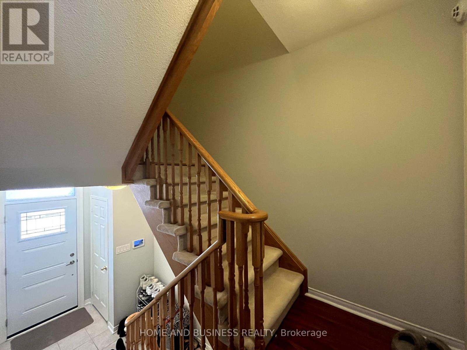Photo 14 of 23 - 1588 South Parade Court, Mississauga (East Credit)
