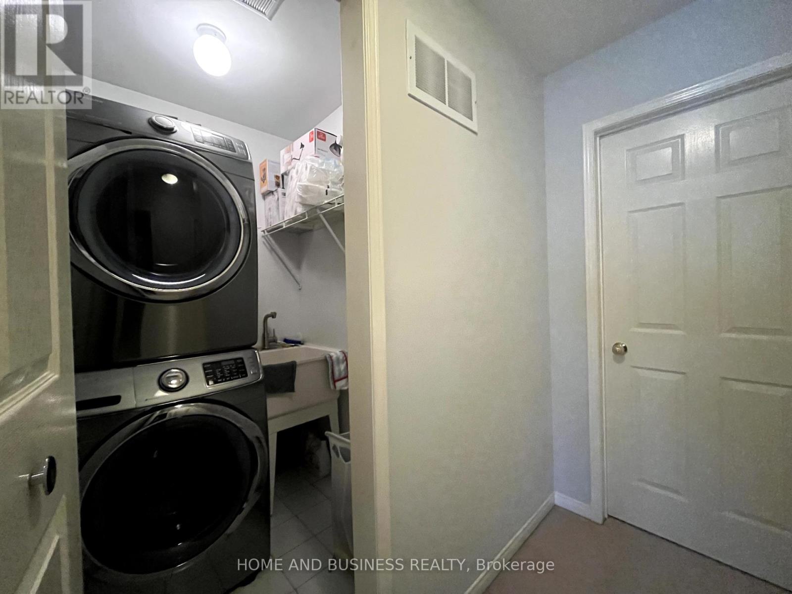 Photo 15 of 23 - 1588 South Parade Court, Mississauga (East Credit)