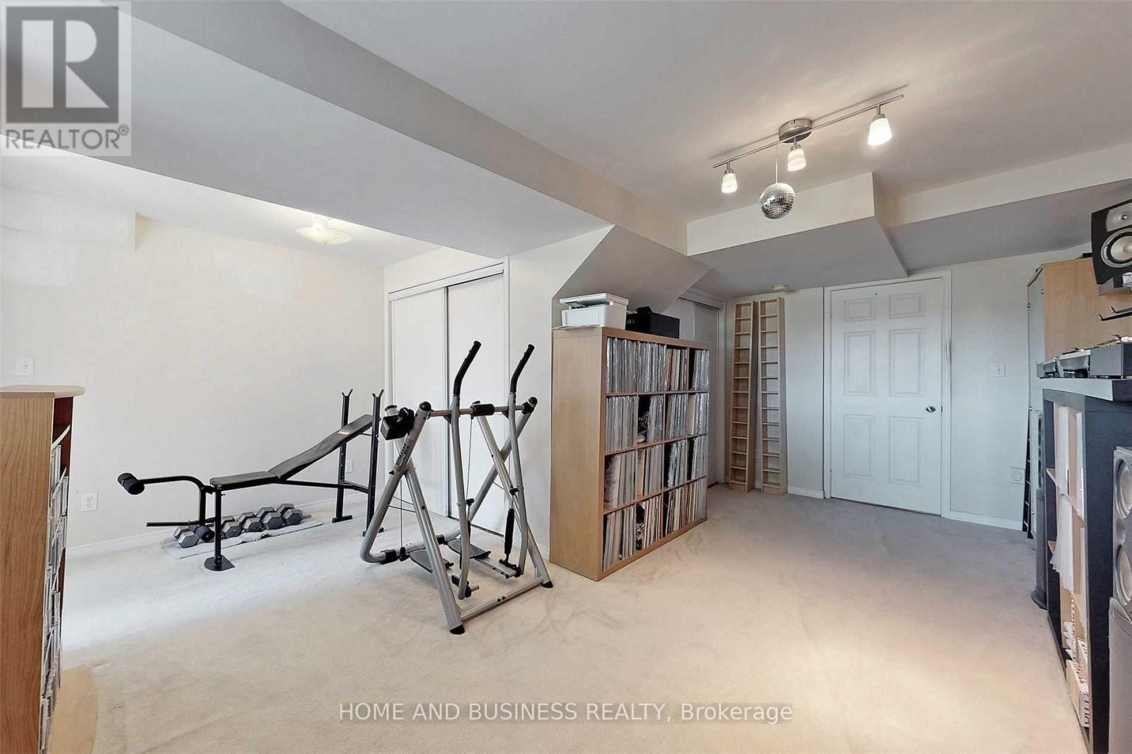 #23 1588 SOUTH PARADE COURT - 29