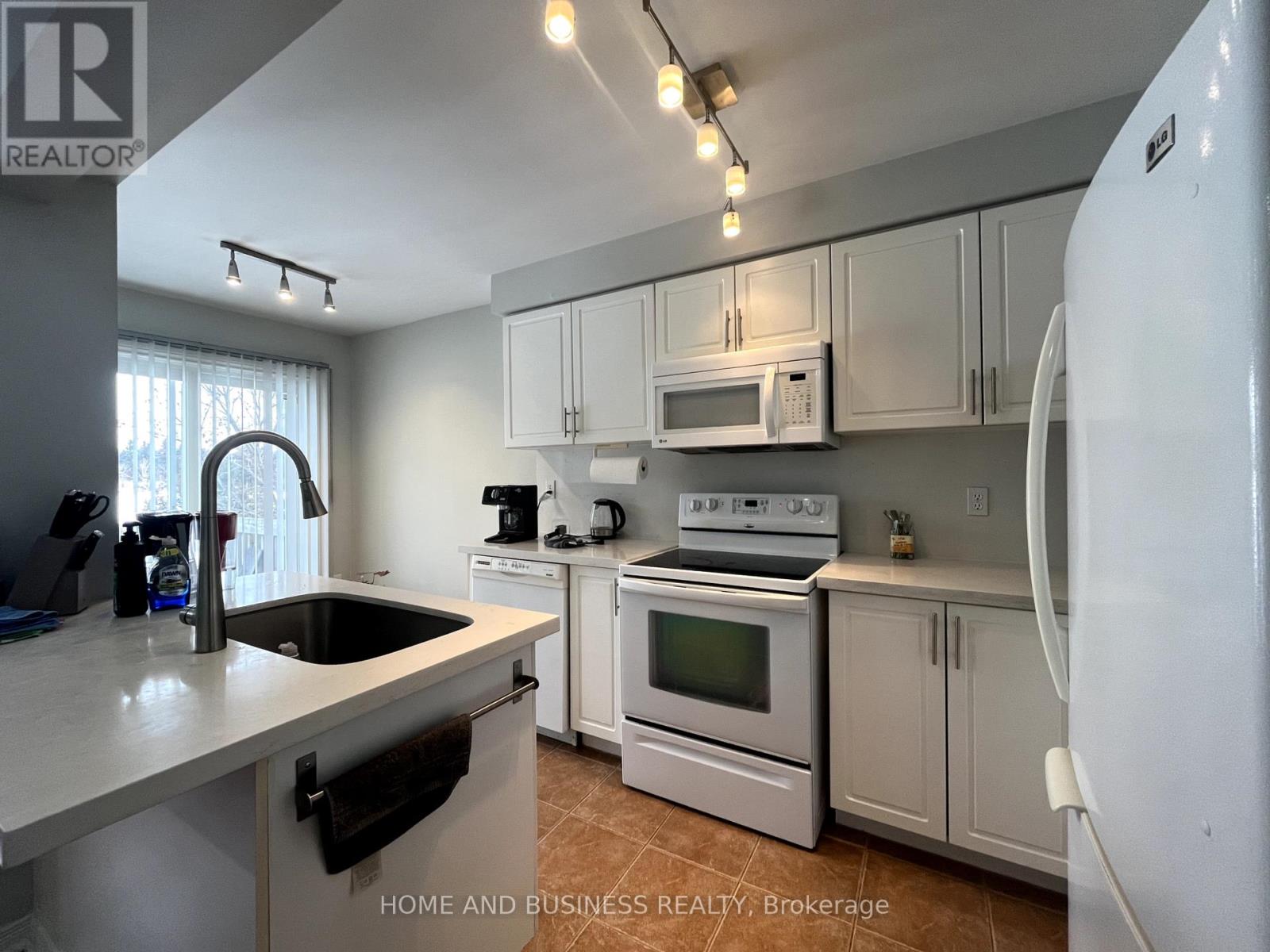 #23 1588 SOUTH PARADE COURT - 6