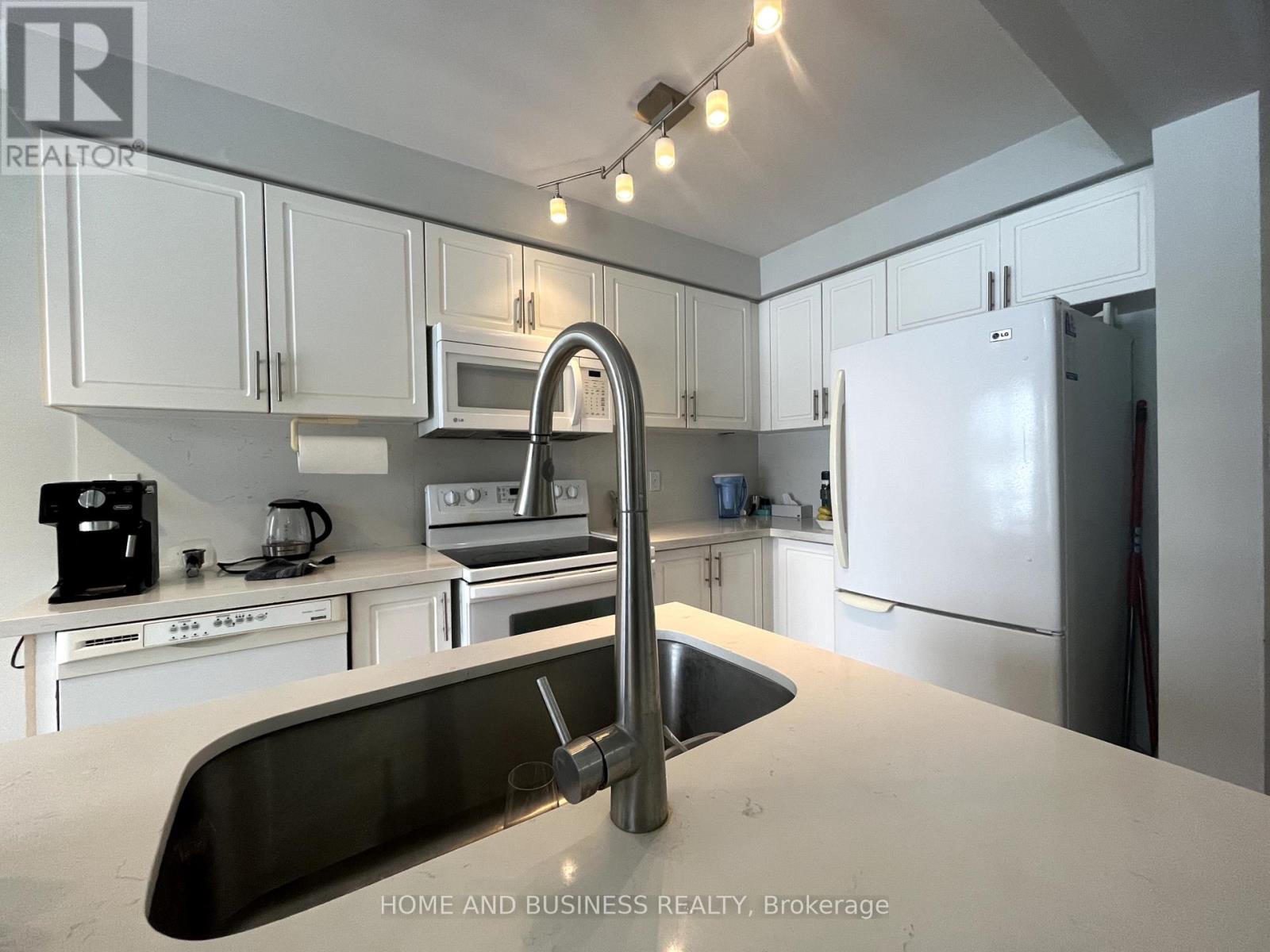 Photo 8 of 23 - 1588 South Parade Court, Mississauga (East Credit)