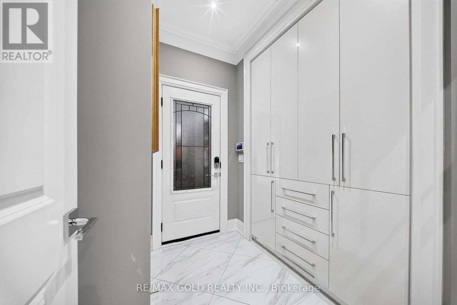 33 YOUNG COURT - Image 27